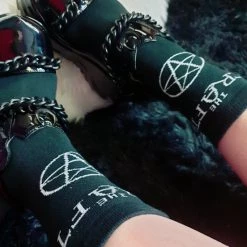 Best Pirce ⭐ BESERK X THE CRAFT 🦇 Halloween The Craft | CREW 🧦 SOCKS 🌟 -Halloween Sales 22 02 15 14 26 40 475 deco 700x700